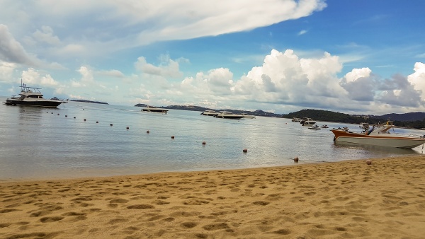 bo phut beach with boats on