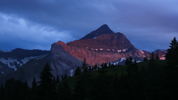 peak of mount oldehore at sunset