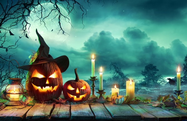 halloween at night pumpkins