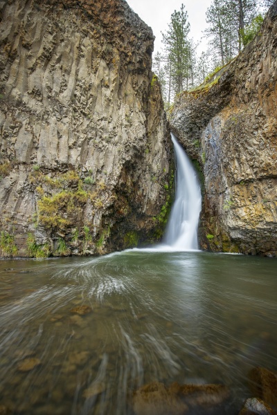 the scenic hawk creek falls