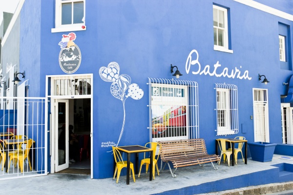blue batavia cafe building in bo