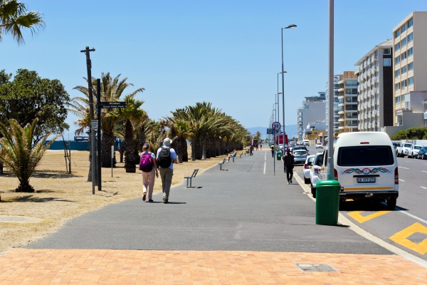 street in mouille sea point promenade