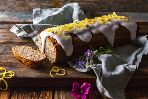 poppy seed and lemon cake with