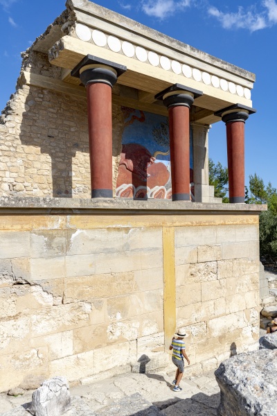 little boy exploring the knossos archaeological