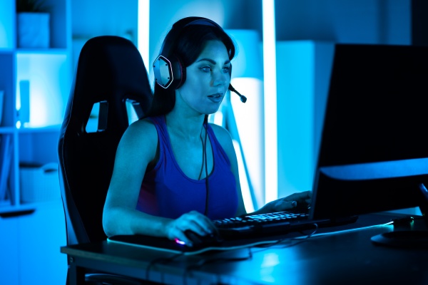online player woman in headset