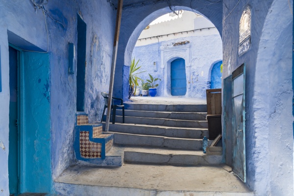 morocco chefchaouen narrow steps