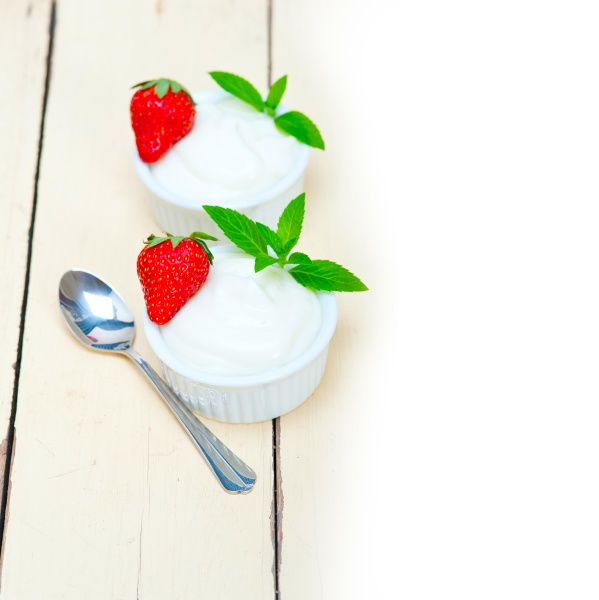 organic greek yogurt and strawberry