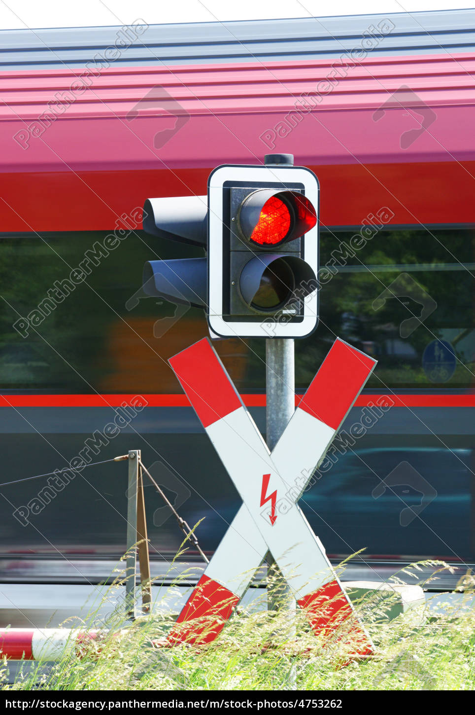 Level Crossing With Traffic Light Railway Crossing Stock Image Panthermedia Stock Agency