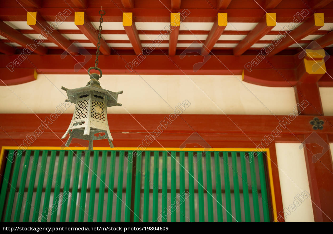 lantern-hang-up-in-japanese-temple-stock-photo-19804609