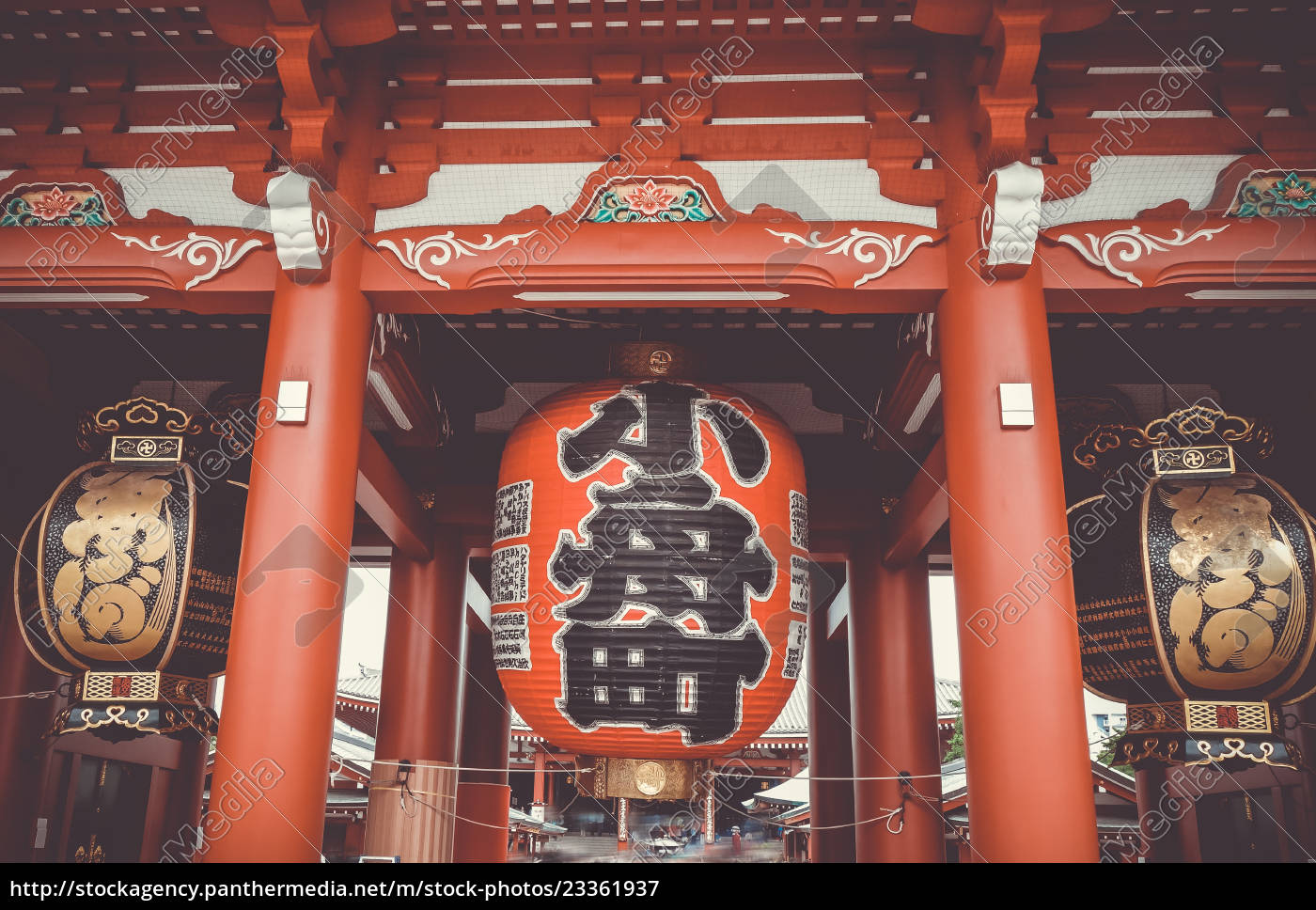 Lantern In Kaminarimon Gate Senso Ji Temple Tokyo Stock Photo Panthermedia Stock Agency