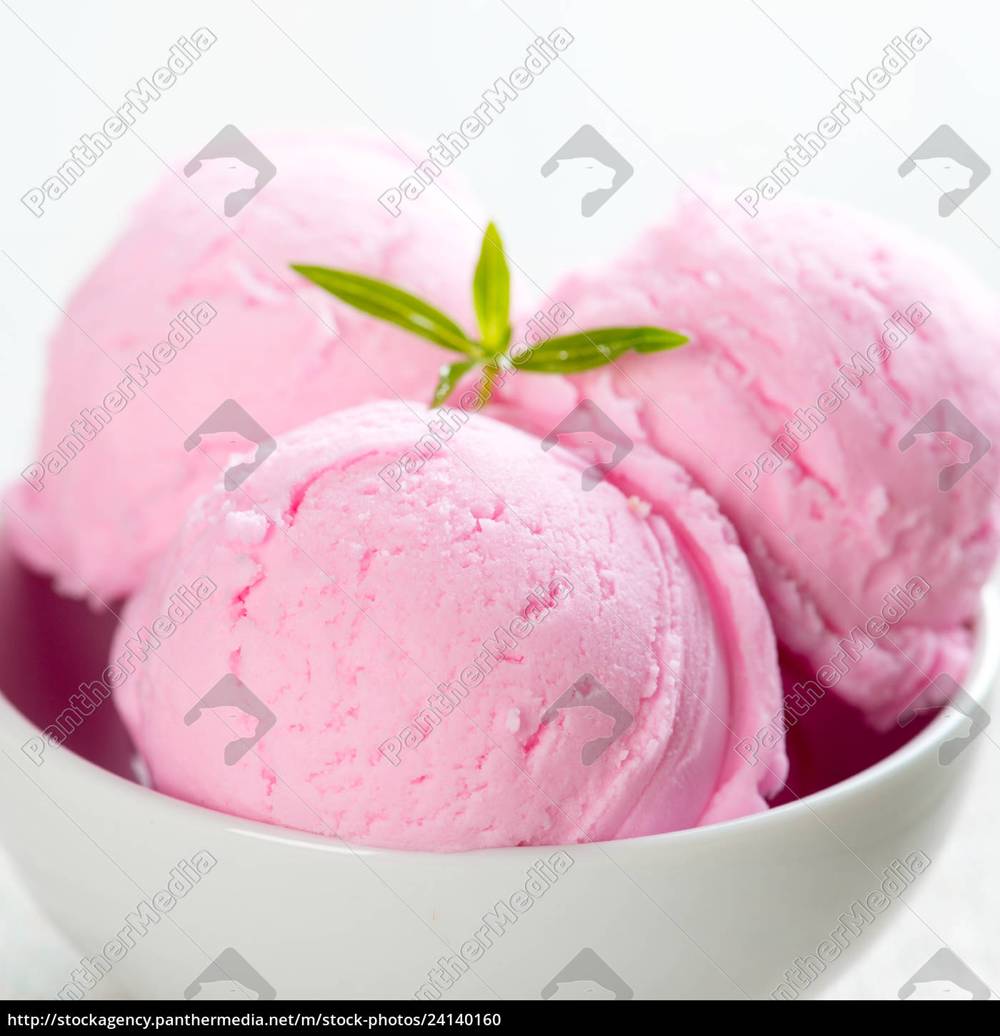 Download Strawberry Ice Cream Cup Royalty Free Photo 24140160 Panthermedia Stock Agency