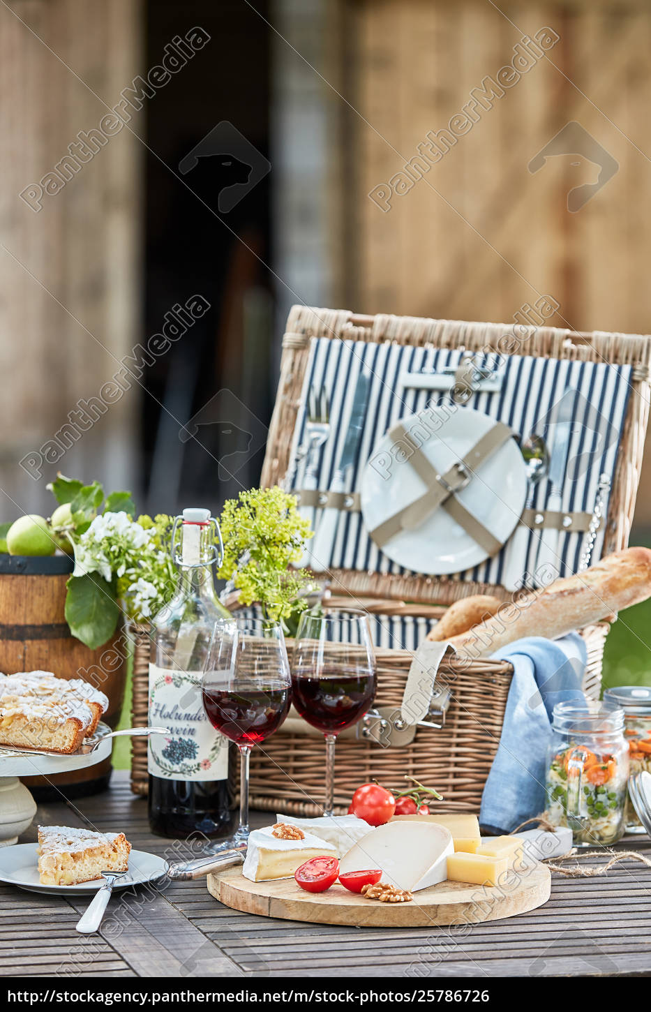 Vintage picnic hamper with wine cheese and tart - Stock image - #25786726 | PantherMedia Stock