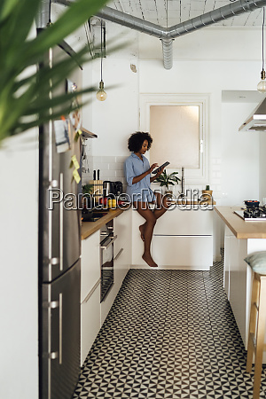 ~woman Sitting On Worktop Of Her 26528780 Preview 